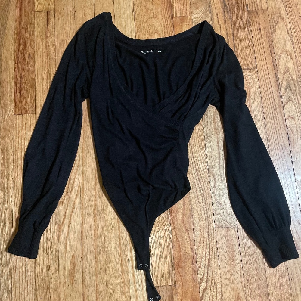 Abercrombie Soft and Cozy Long-Sleeve V-Neck Wrap